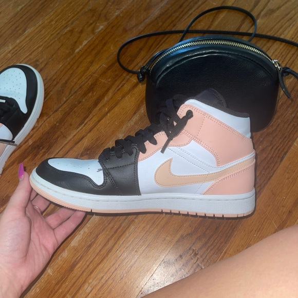 Womens Air Jordan 1 Mid - Picture 5 of 5